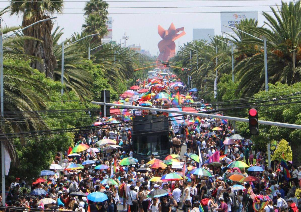 La multitud salió bajo la lluvia para la 4ª Marcha anual del Orgullo LGBTTTIQ+ de Nezahualcóyotl el 5 de julio de 2025